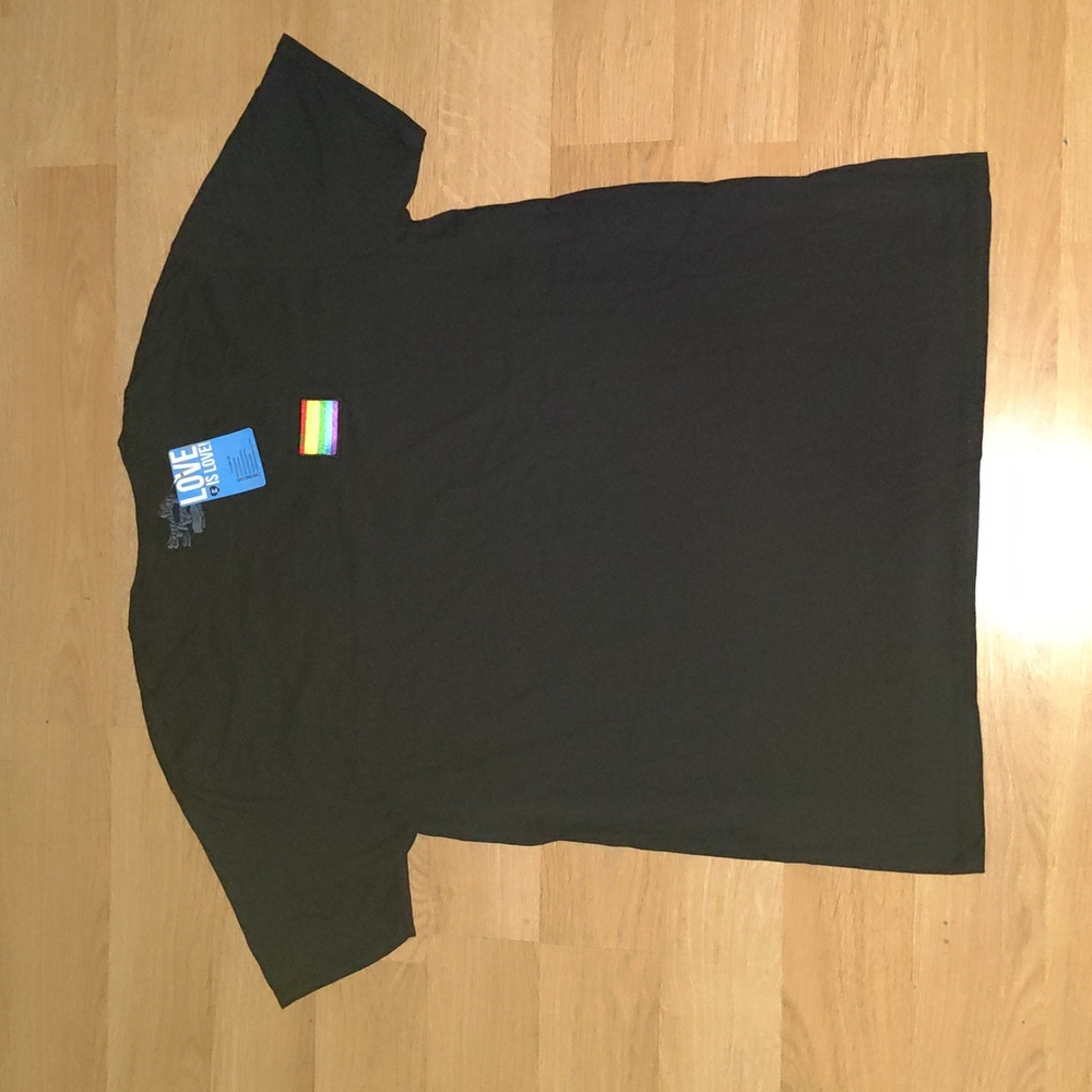 Love Is Love Crewneck Short Sleeve T-Shirt Size Large NWT